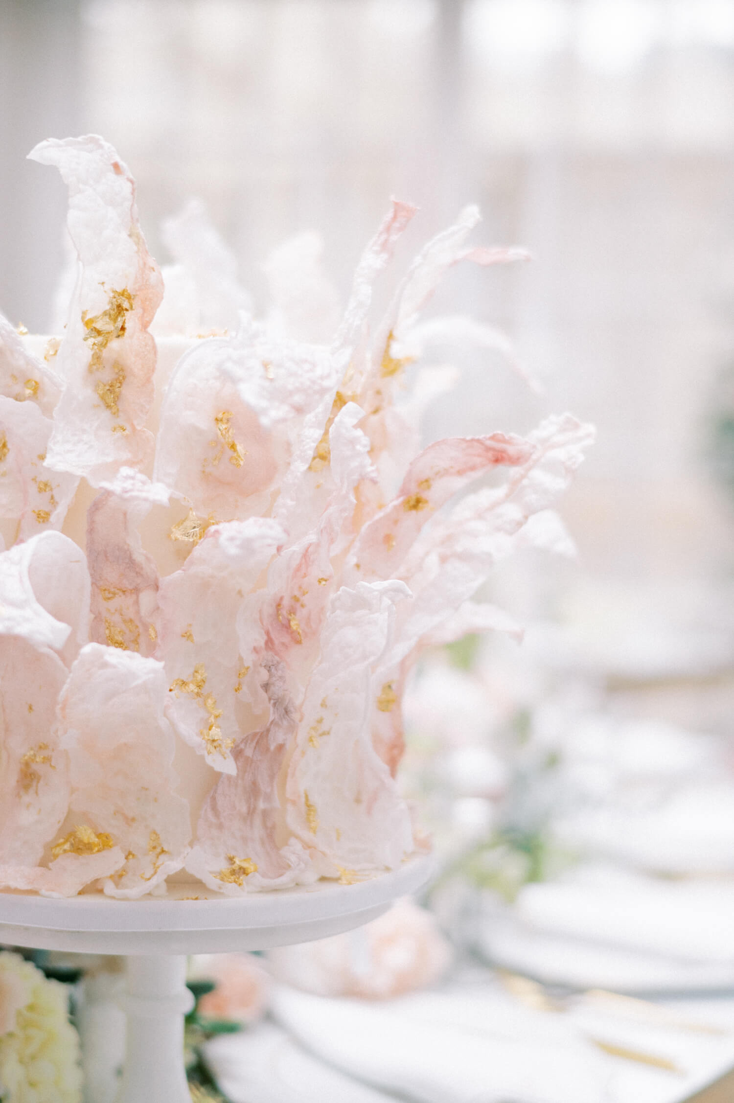 Elizabeth Cakes Emporium Pastel Fairytale Cake whit rice paper sails in pink, white and lilac shades with hints of gold paper leaf from a wedding at the Landmark London - photo by destination photographer Cristina Ilao